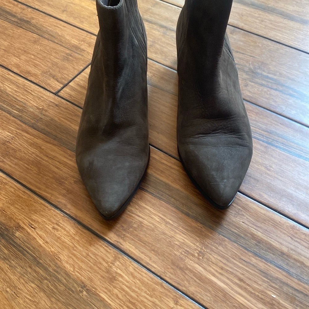 Halogen Sz 9.5 dark grey booties